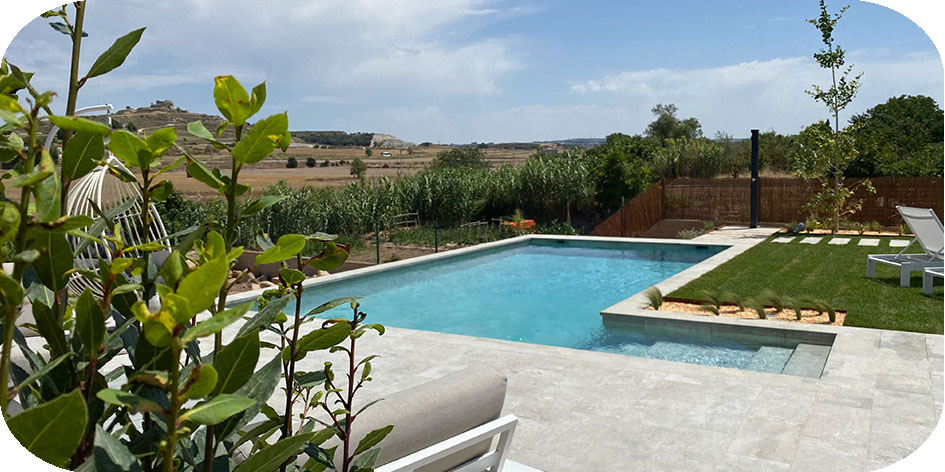 Garden & pool in La Segara